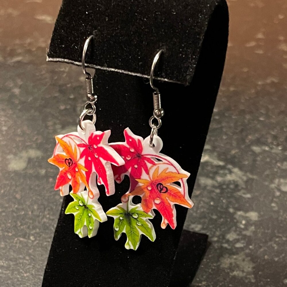 Cute Autumn Leaf Dangle Earrings (NWOT)